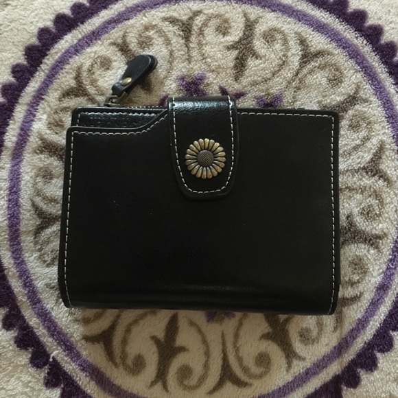 Black Genuine Leather Sunflower Button Wallet - Picture 1 of 5